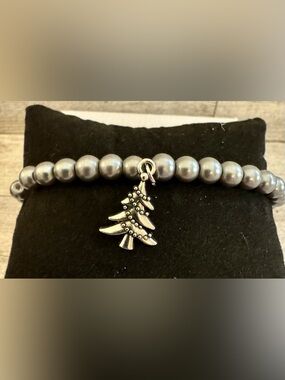 Silver-Tone Christmas Tree Charm Stretch Bracelet with Grey Faux Pearls